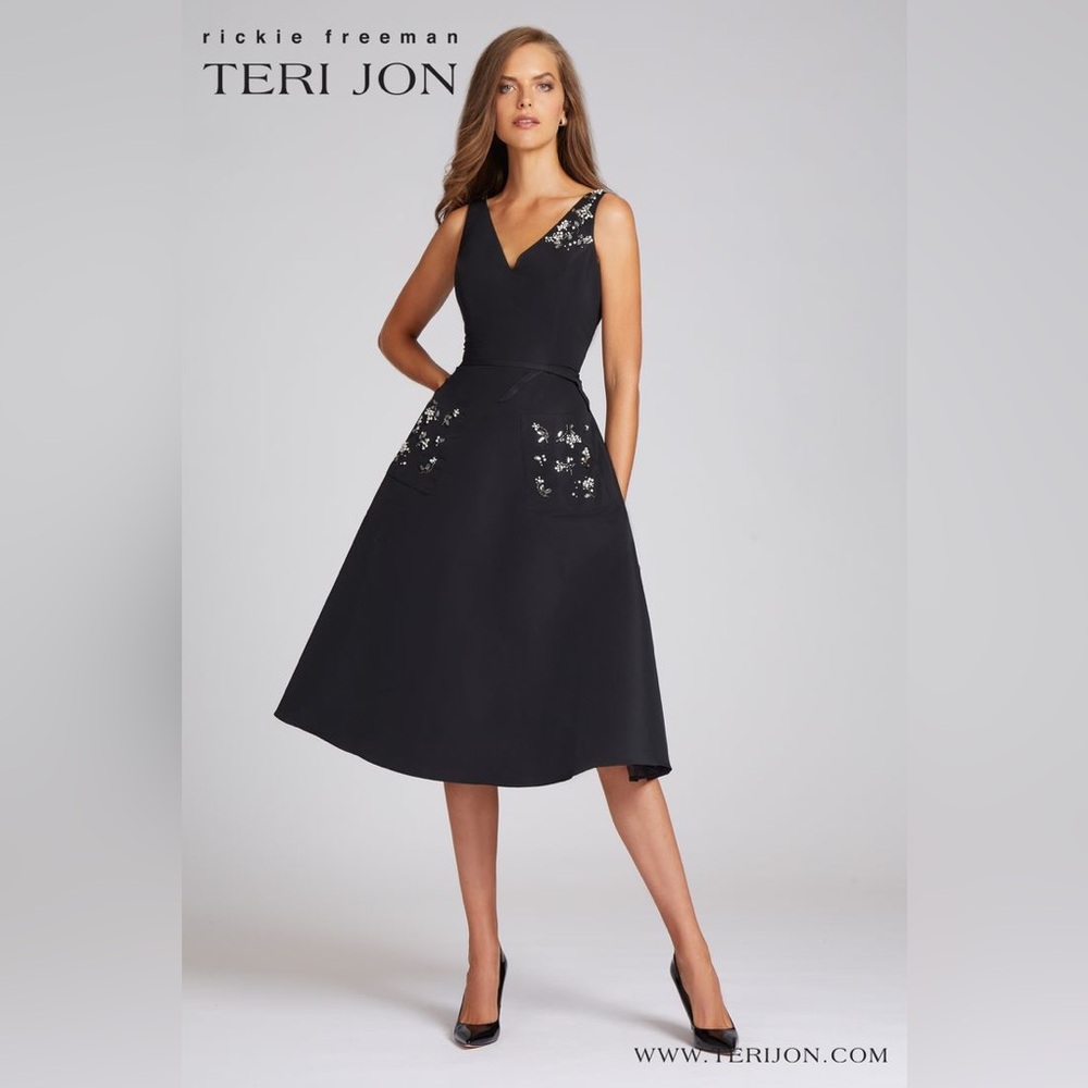 Rickie Freeman TERI JON Black V Neck Midi Cocktail Dress